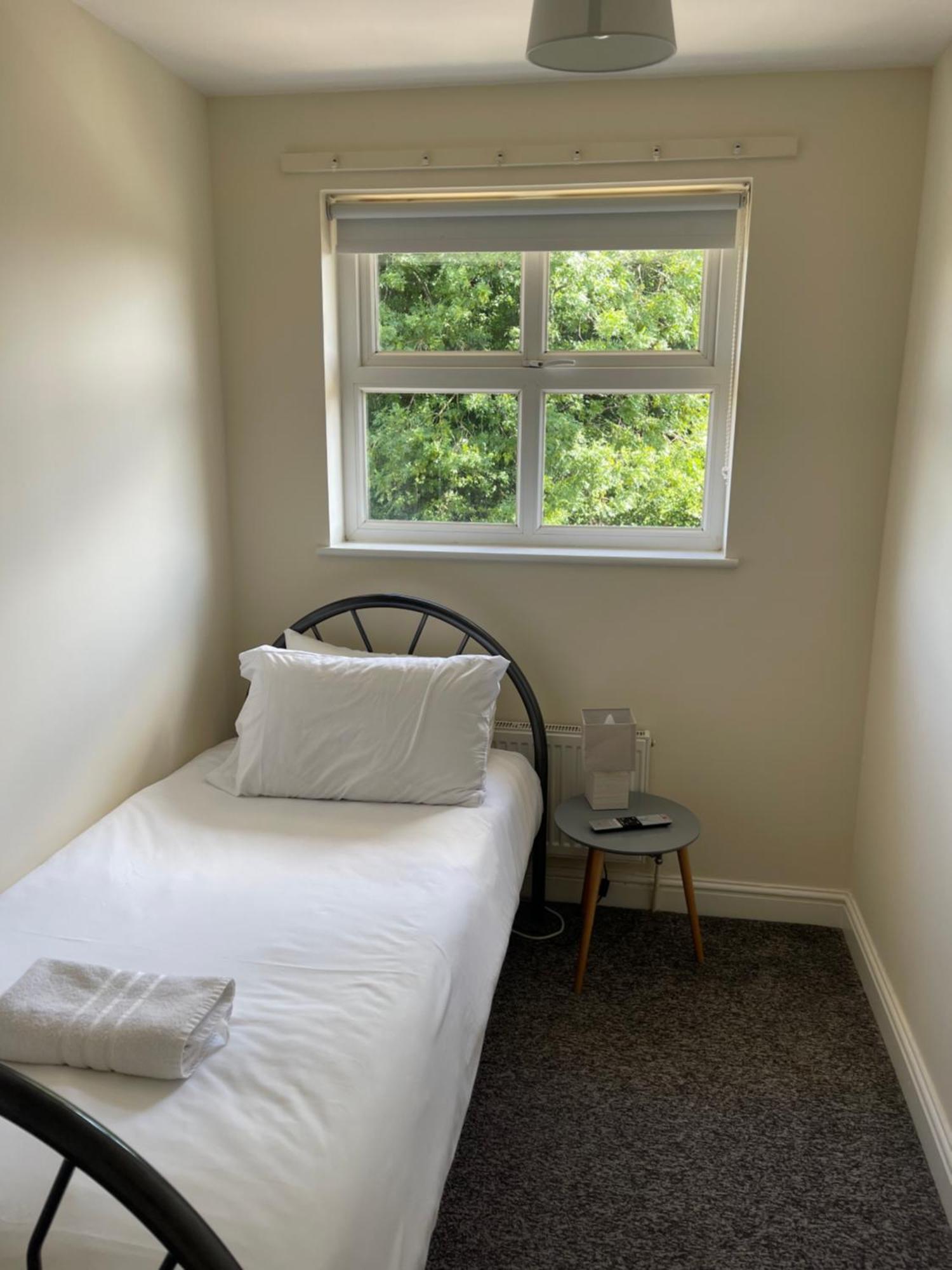 House Number 4 Sleeps Up To 4 With Smart Tvs In Every Room Wellington  Exterior photo