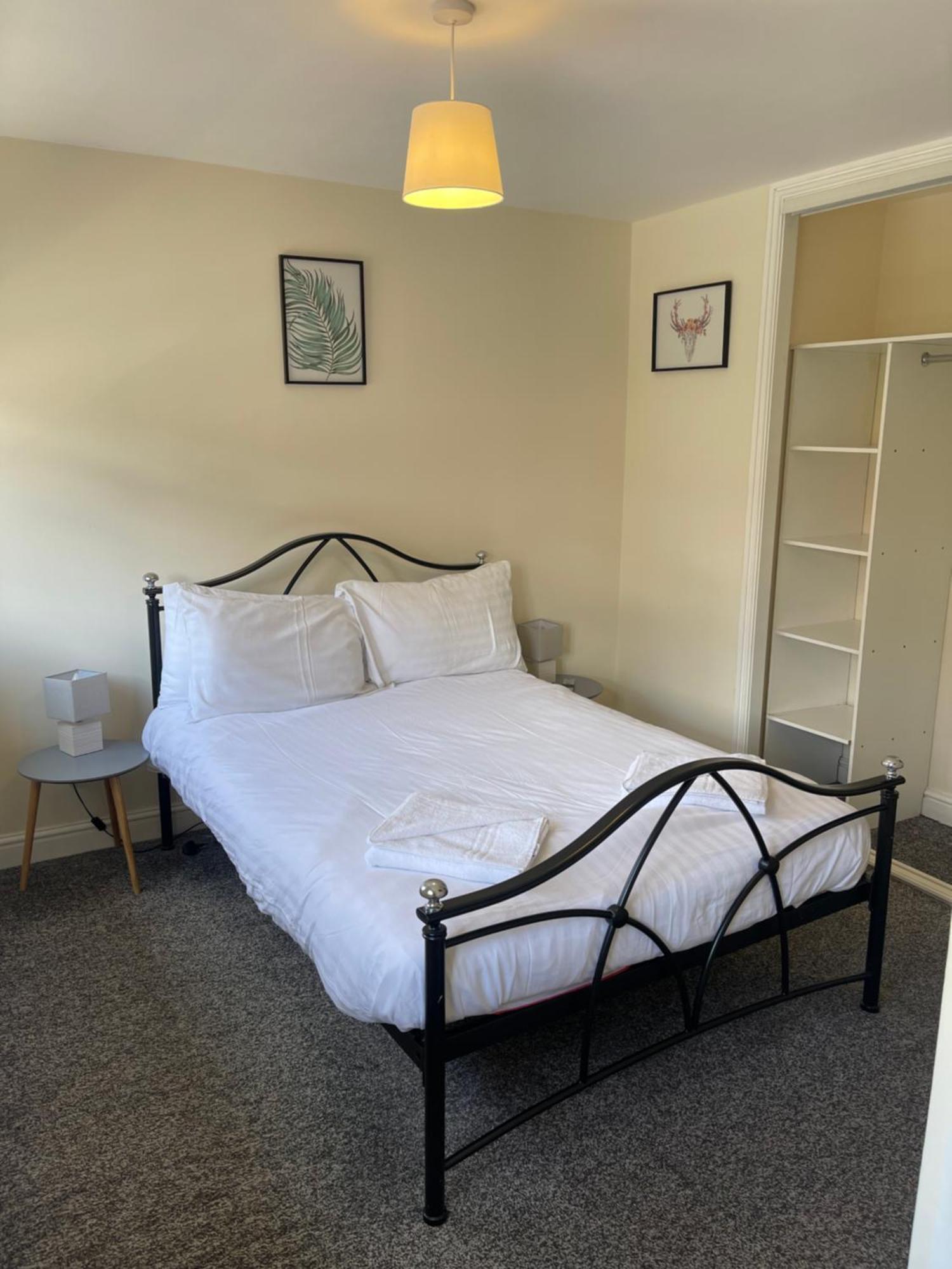 House Number 4 Sleeps Up To 4 With Smart Tvs In Every Room Wellington  Exterior photo